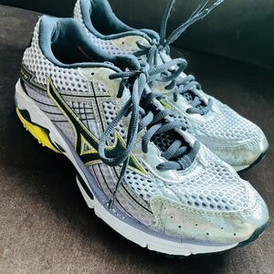 Xlnt Mizuno Wave Rider 15 womens 9.5 medium 40.5 EUR Silver White Yellow Black